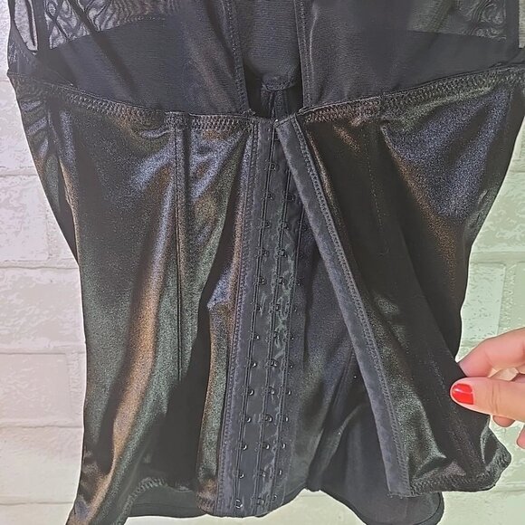 Spirit of Halloween Black Bustier Mesh Corset Top w/Boning Medium Adjustable - Picture 4 of 5
